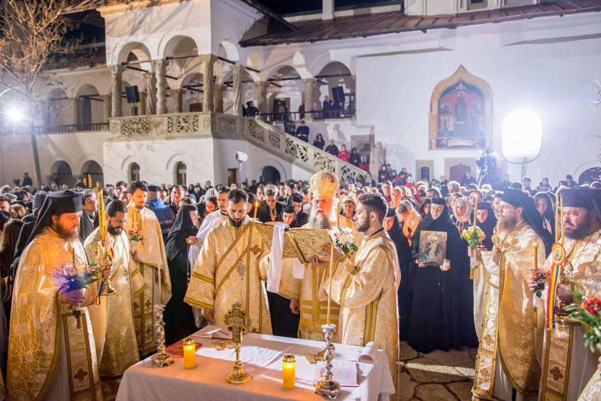 Praznicul Învierii Domnului în Mitropolia Olteniei 20579