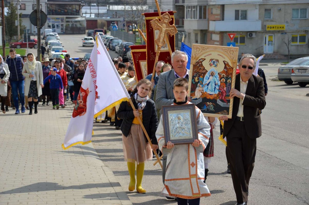 Procesiune dedicată Sfintelor Paşti, la Moineşti 20553