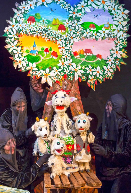 Expoziție de păpuşi la Bojdeuca lui Ion Creangă 20541