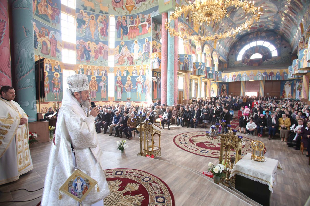 Slujiri arhierești și hramuri în a treia zi a Sfintelor Paști 20484