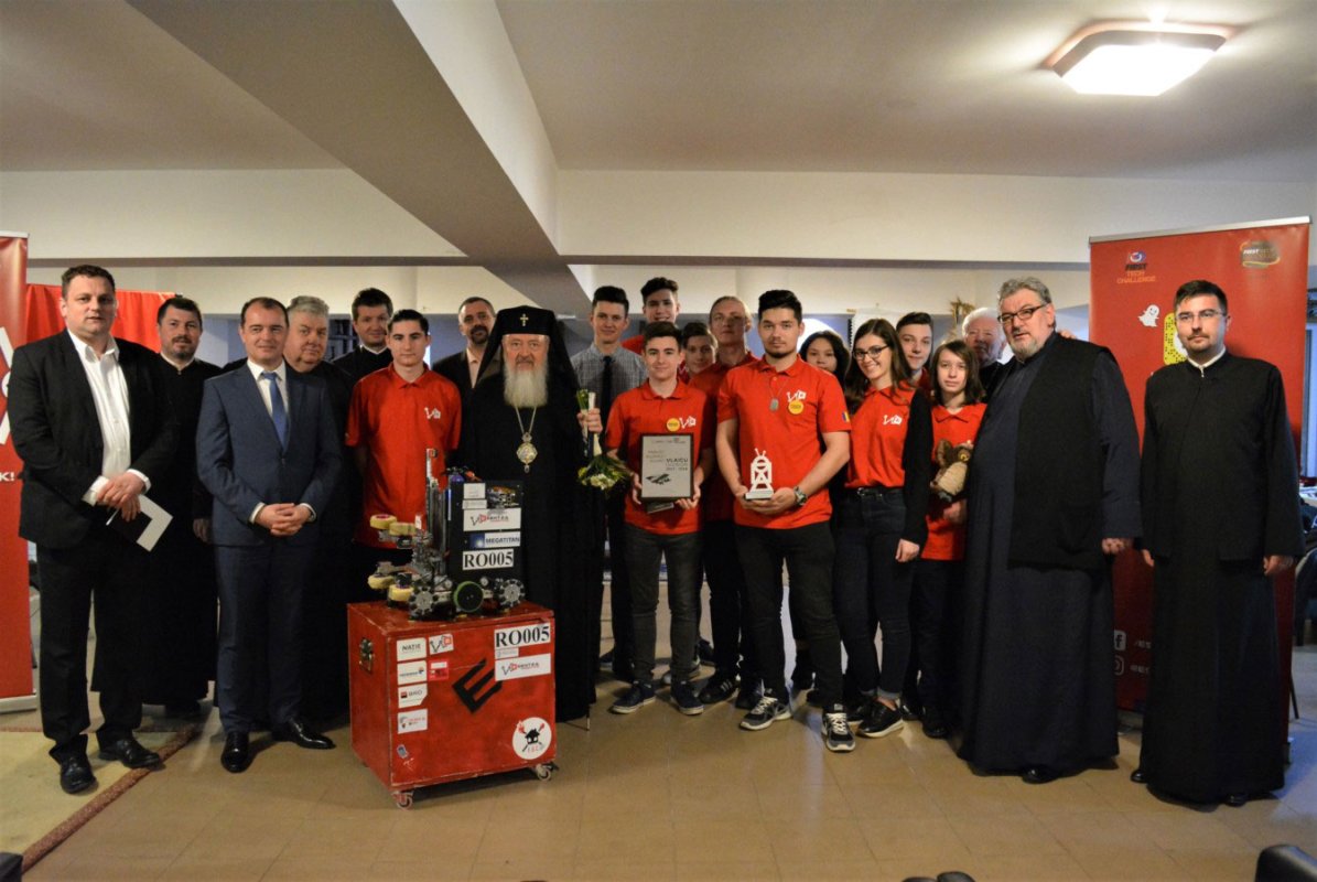 Slujiri arhierești și hramuri în a treia zi a Sfintelor Paști 20487