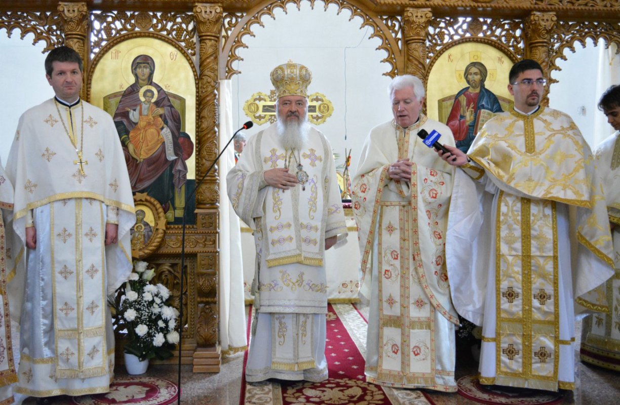 Slujiri arhierești și hramuri în a treia zi a Sfintelor Paști 20488