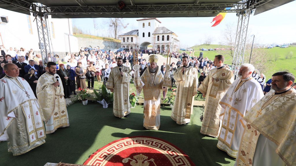 Slujiri arhierești și hramuri în a treia zi a Sfintelor Paști 20492