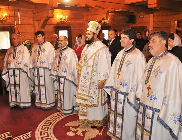 Slujiri arhierești și hramuri în a treia zi a Sfintelor Paști 20496