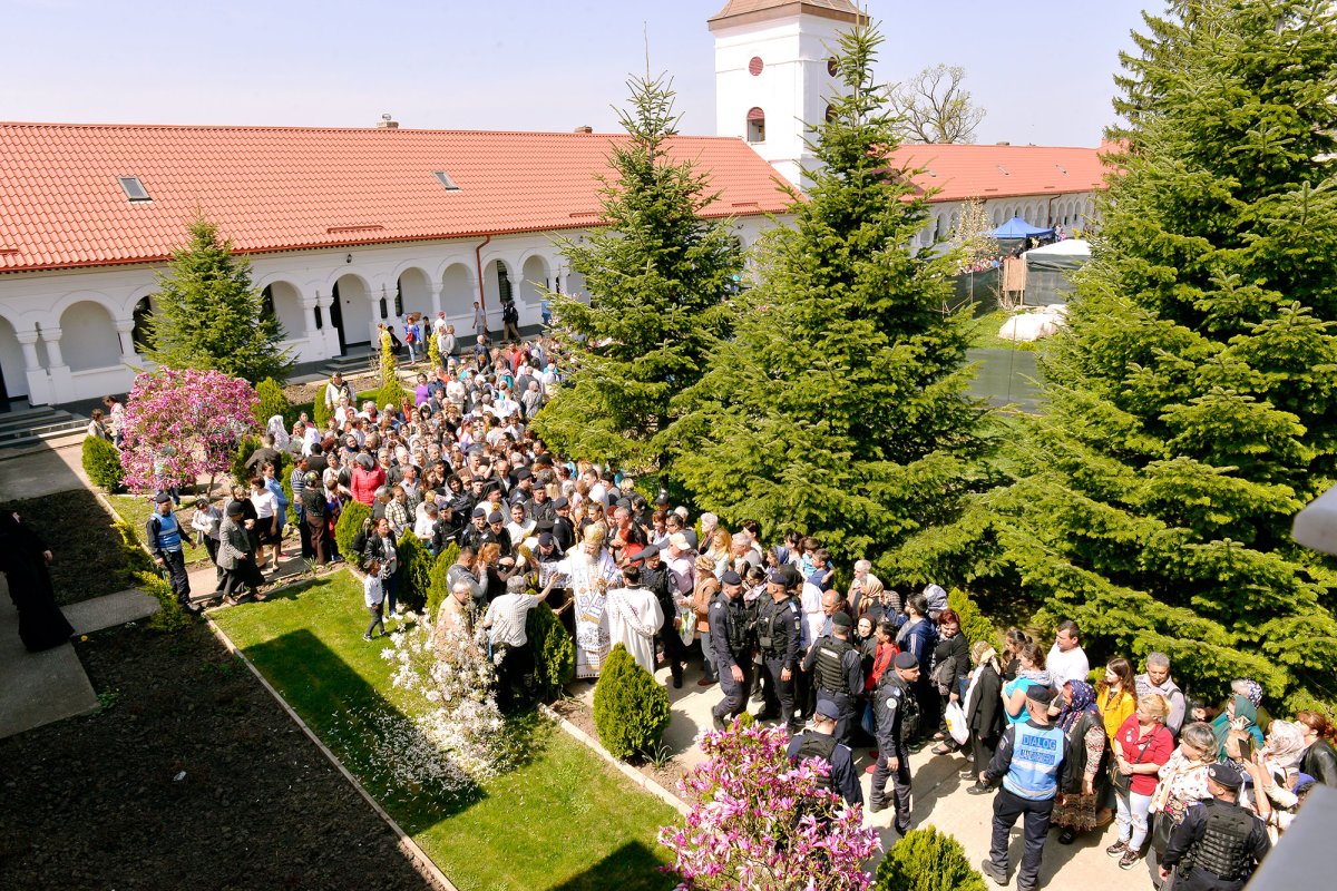 Binecuvântare la izvorul tămăduitor de la Ghighiu 20345