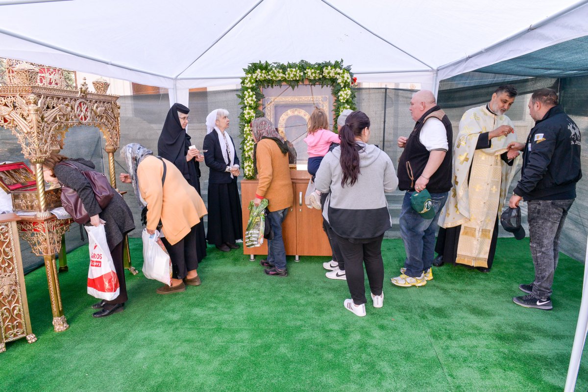 Binecuvântare la izvorul tămăduitor de la Ghighiu 20346