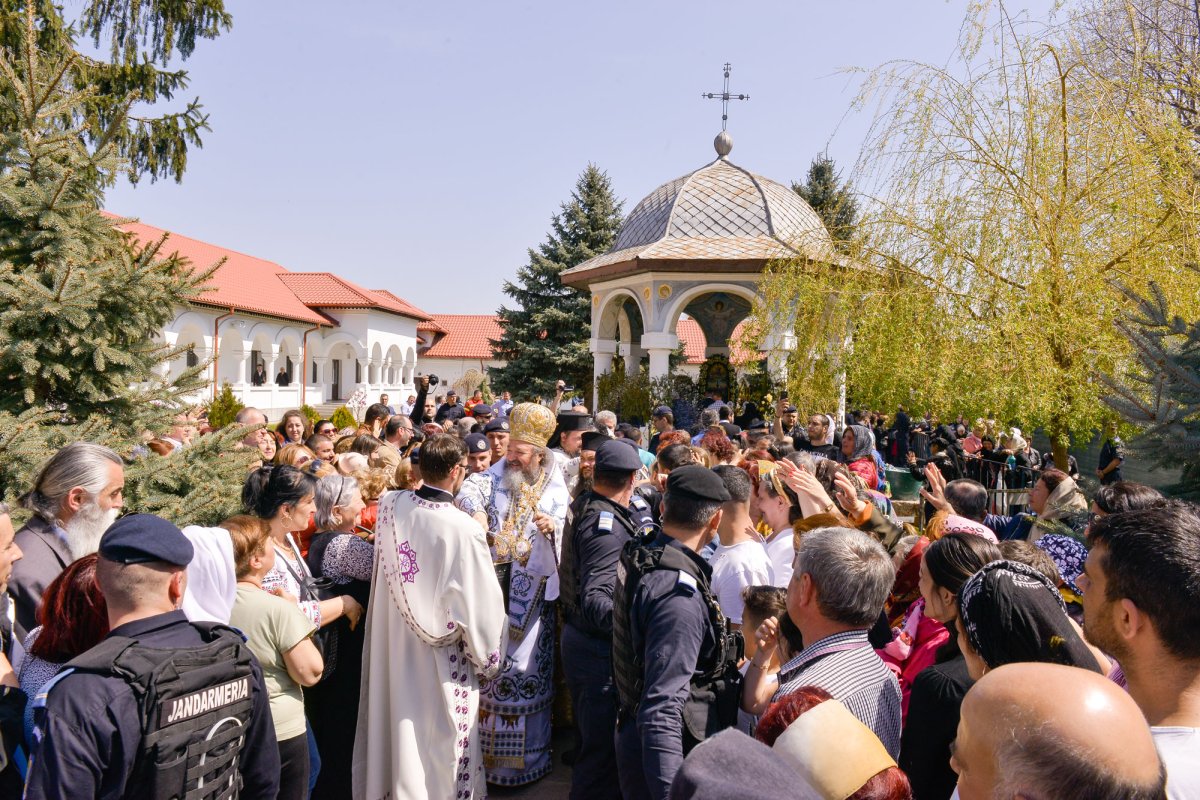 Binecuvântare la izvorul tămăduitor de la Ghighiu 20347