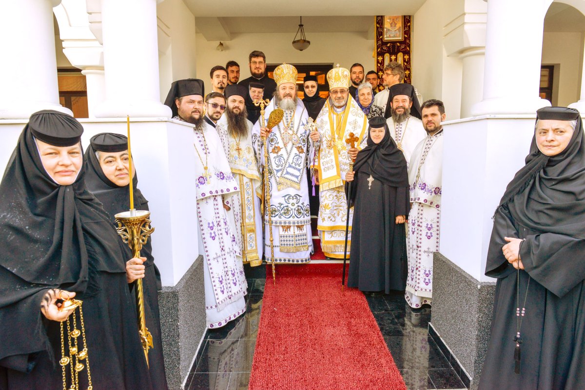 Binecuvântare la izvorul tămăduitor de la Ghighiu 20348