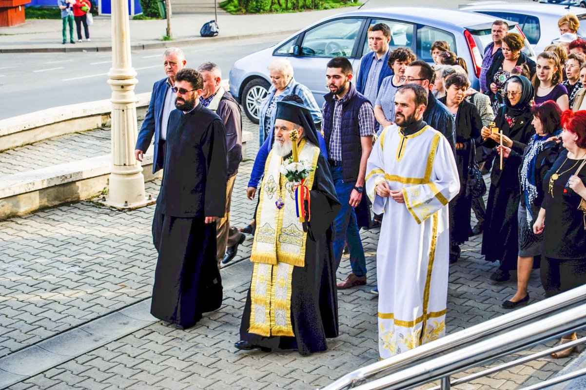 Două icoane athonite, darul Învierii pentru clerul și credincioșii arădeni 20253