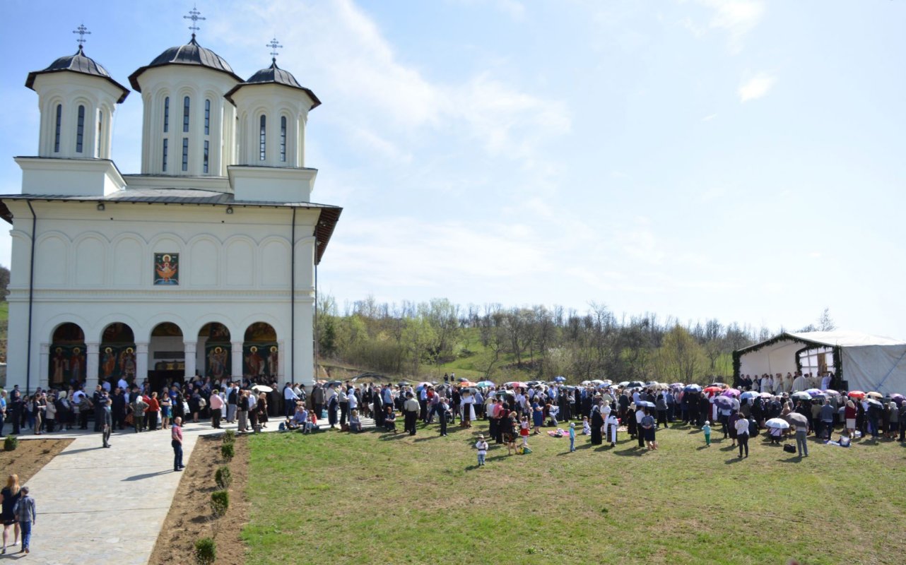 Hramuri și pelerinaje la praznicul Izvorului Tămăduirii 20224