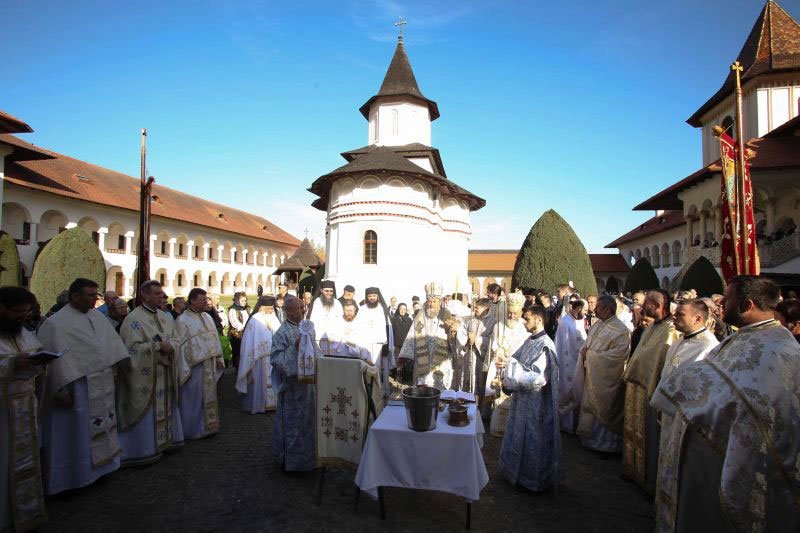 Hramuri și pelerinaje la praznicul Izvorului Tămăduirii 20230