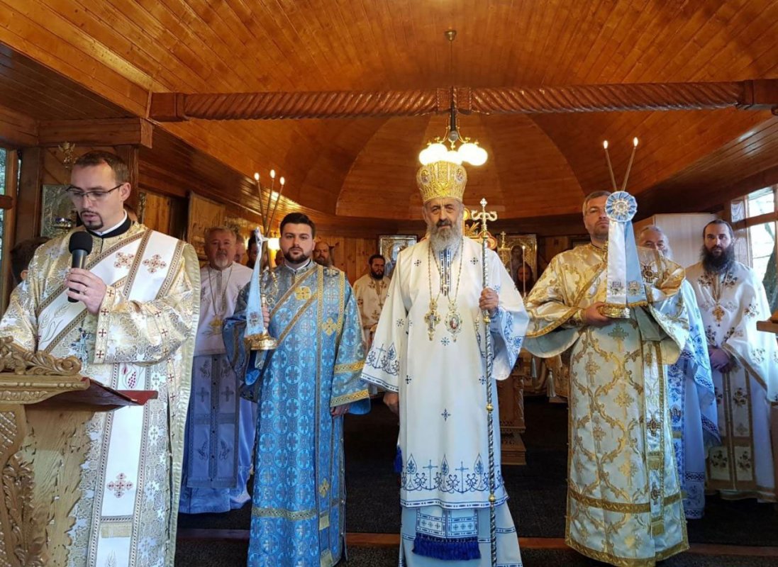 Hramuri și pelerinaje la praznicul Izvorului Tămăduirii 20231