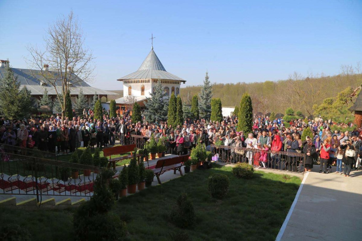 IPS Ignatie : „Să fim oameni de lumină în tot ceea ce facem“ 20187