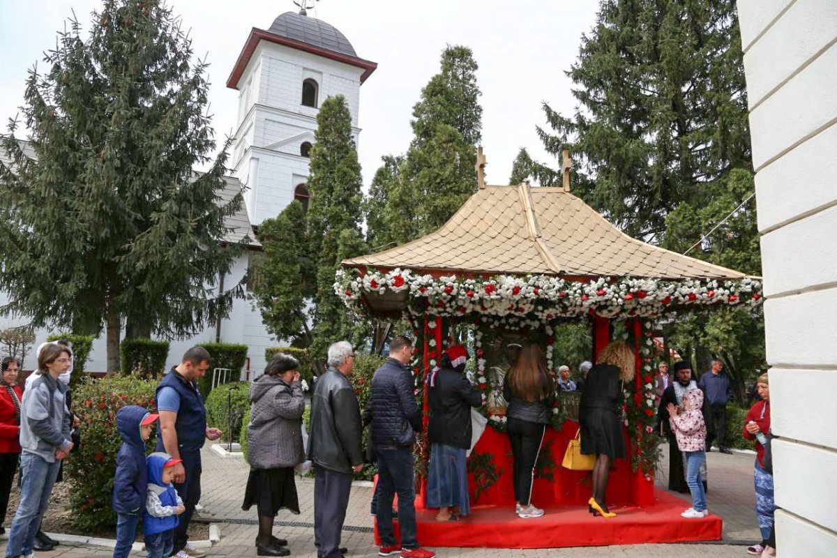 Credincioşii din Slobozia au cinstit icoana Maicii Domnului de la Mănăstirea Secu 20172