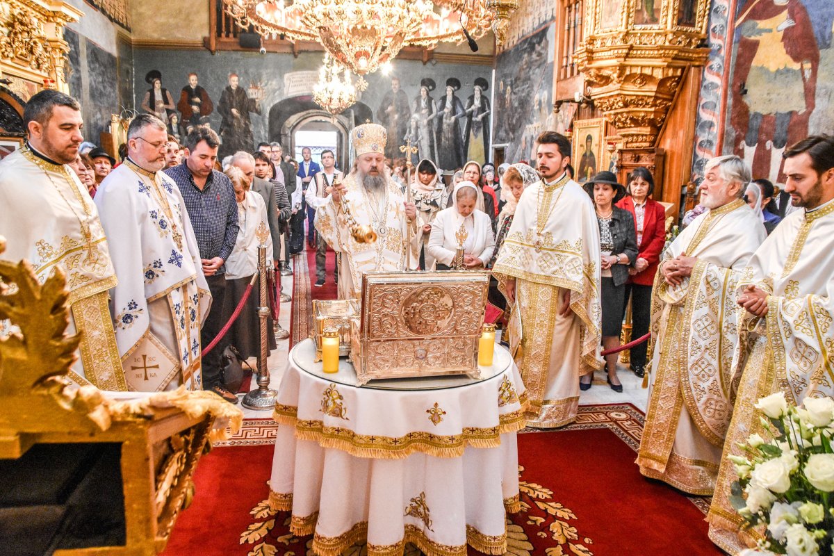 Raclă nouă cu moaștele unor sfinți mucenici 20174