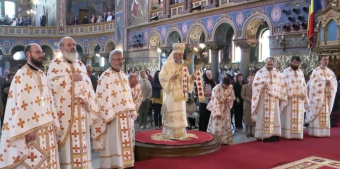 Slujiri arhierești și hramuri în Duminica Tomii 20128