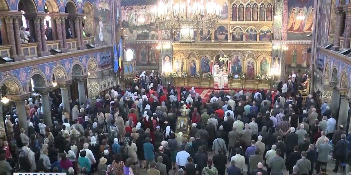 Slujiri arhierești și hramuri în Duminica Tomii 20129