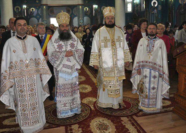 Slujiri arhierești și hramuri în Duminica Tomii 20130