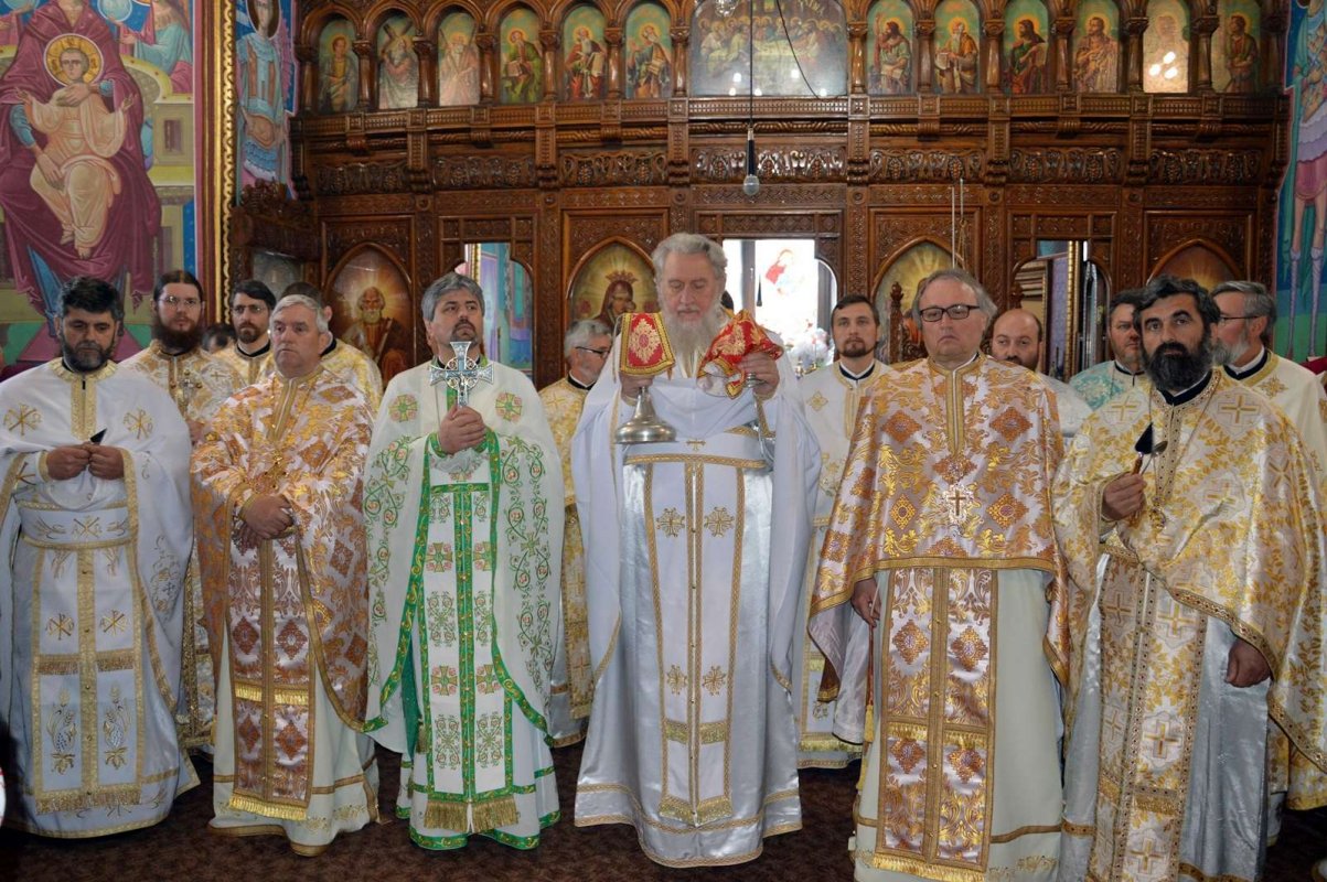 Tineretul Oastei Domnului, în rugăciune la Comăneşti 20123