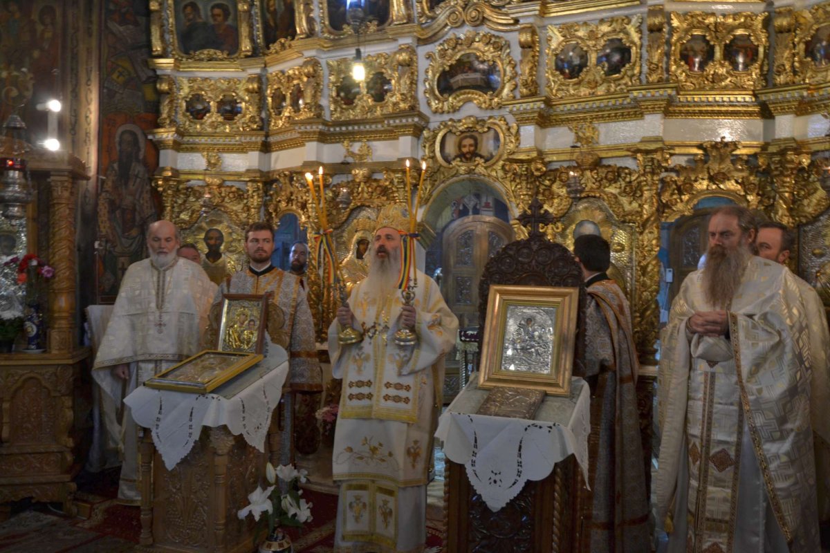 IPS Teofan a participat la conferinţa preoţească de primăvară la Piatra Neamţ 20013