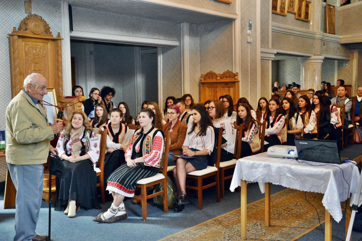 „Basarabia - pământ românesc“, în Protopopiatul Moineşti 19947