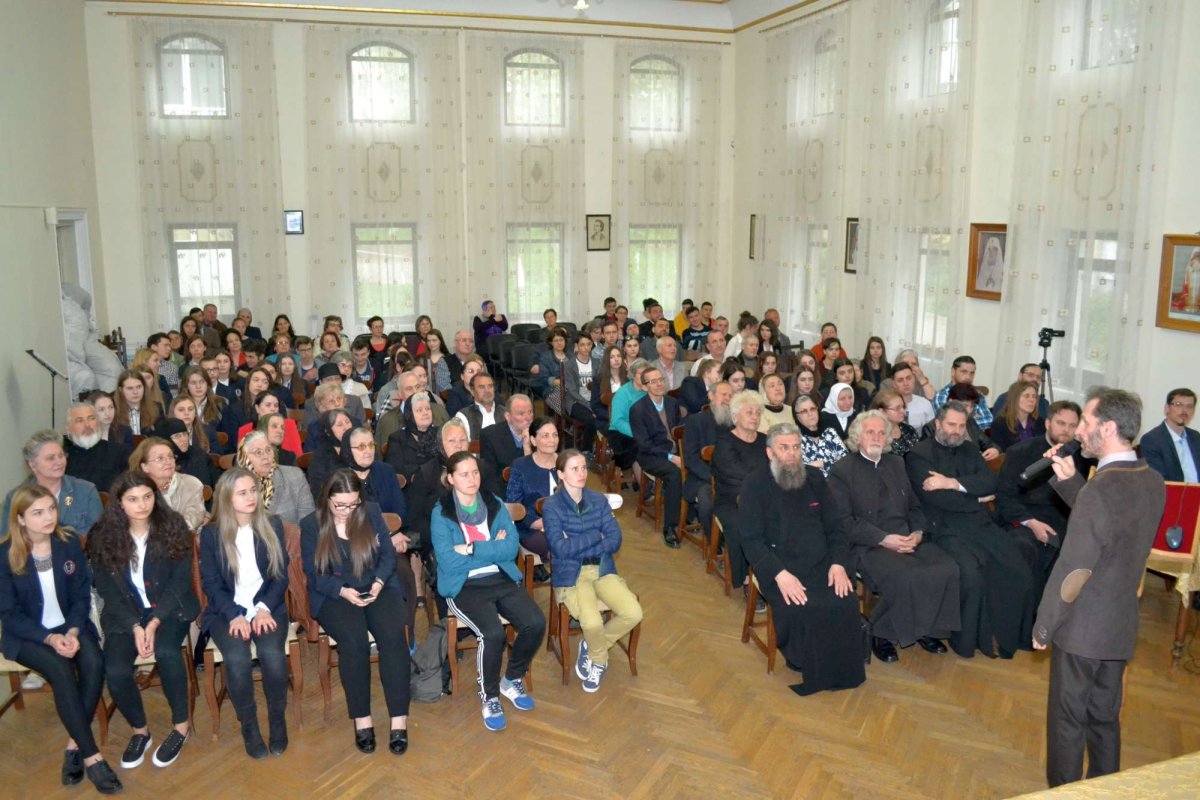 Conferinţa cu tema „Cinstirea Sfintelor Moaşte“, la Botoşani 19948