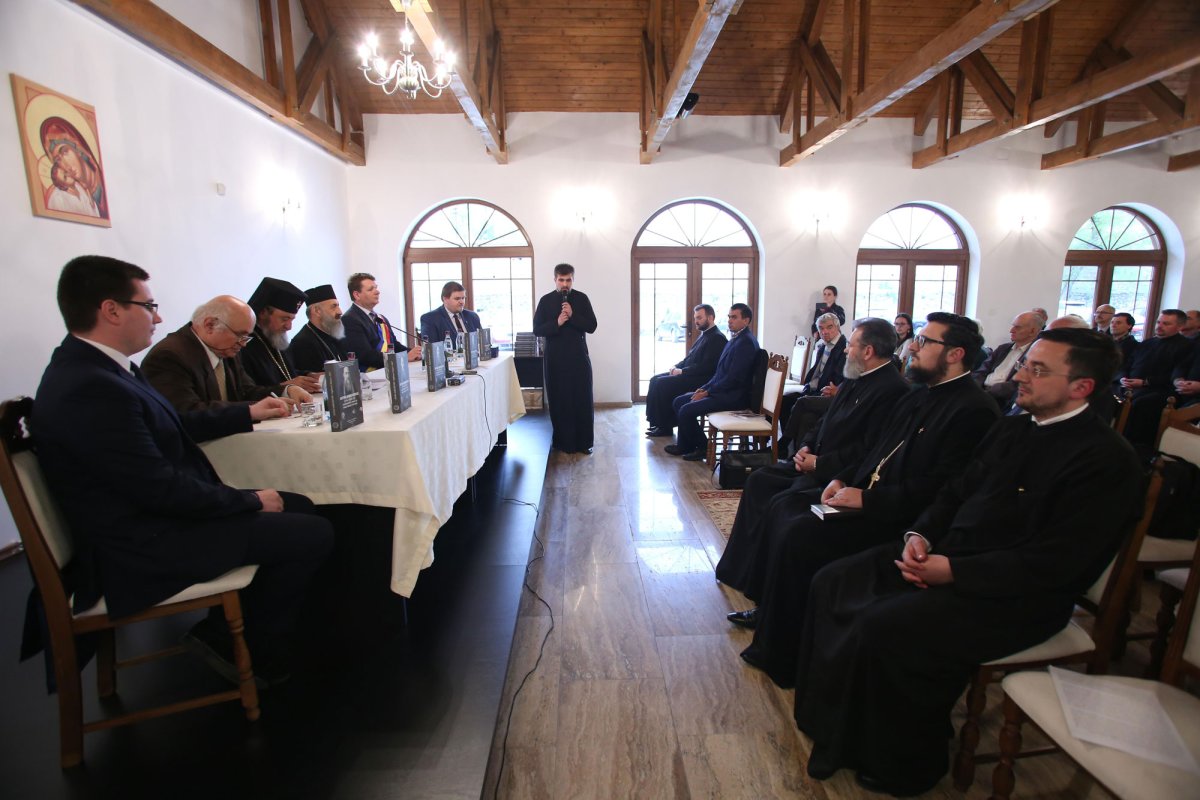 Episcopul Vasile Moga, evocat la Sebeș 19964