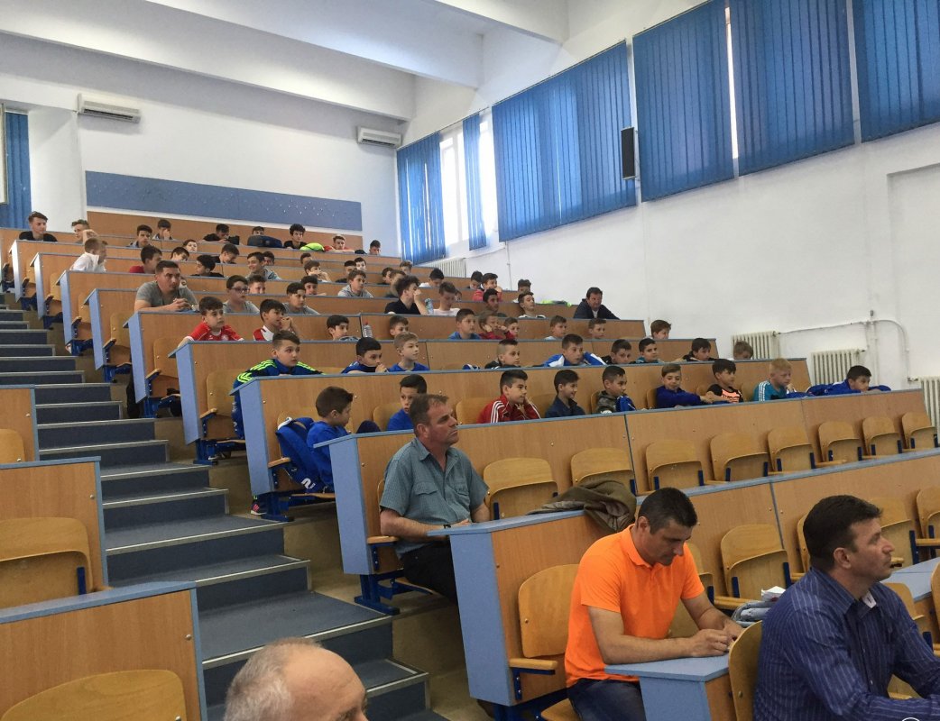 Conferință pentru sportivi, la Hunedoara 19900