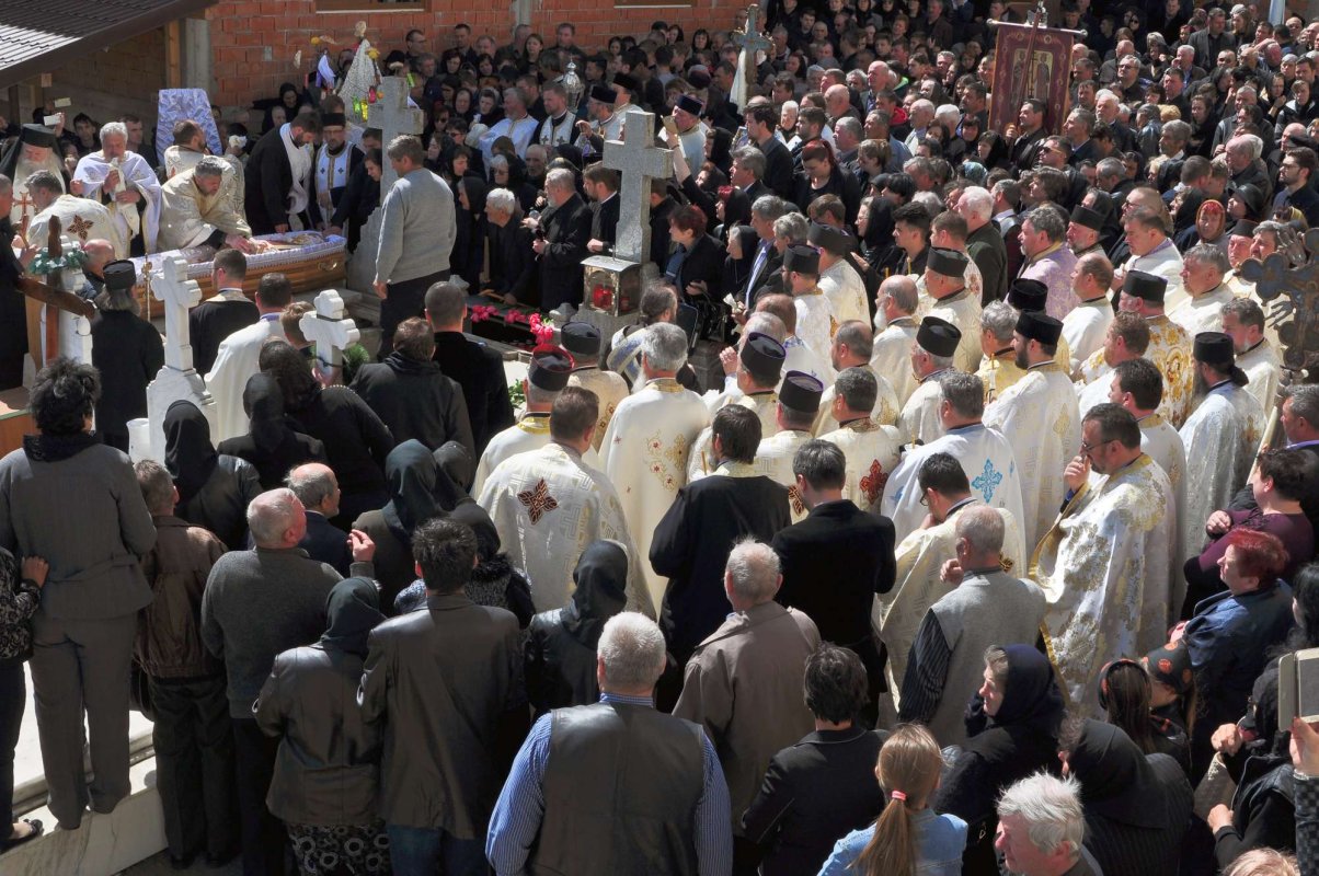 Părintele Vasile Adiaconiţei a fost înmormântat 19884