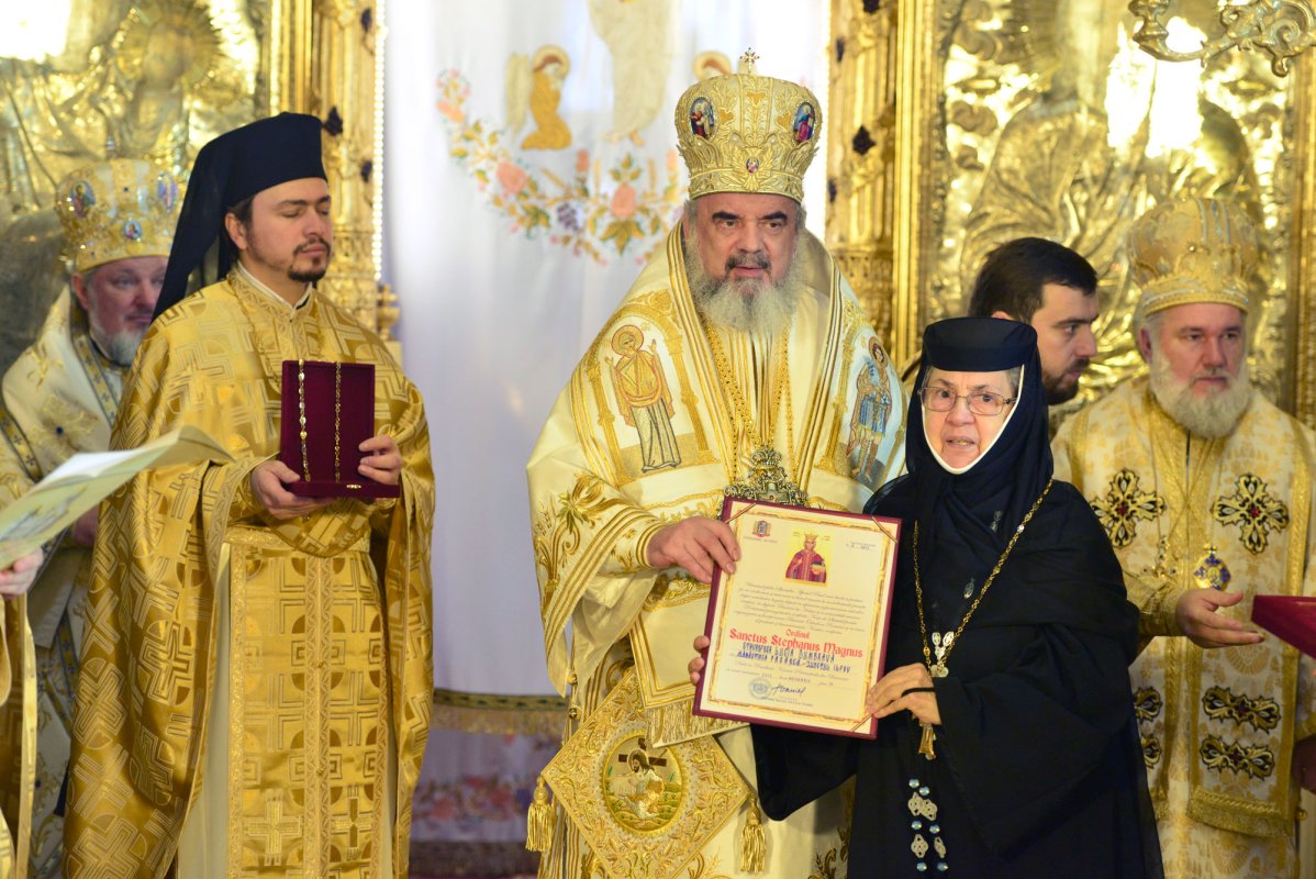 Şapte decenii de slujire monahală 19830