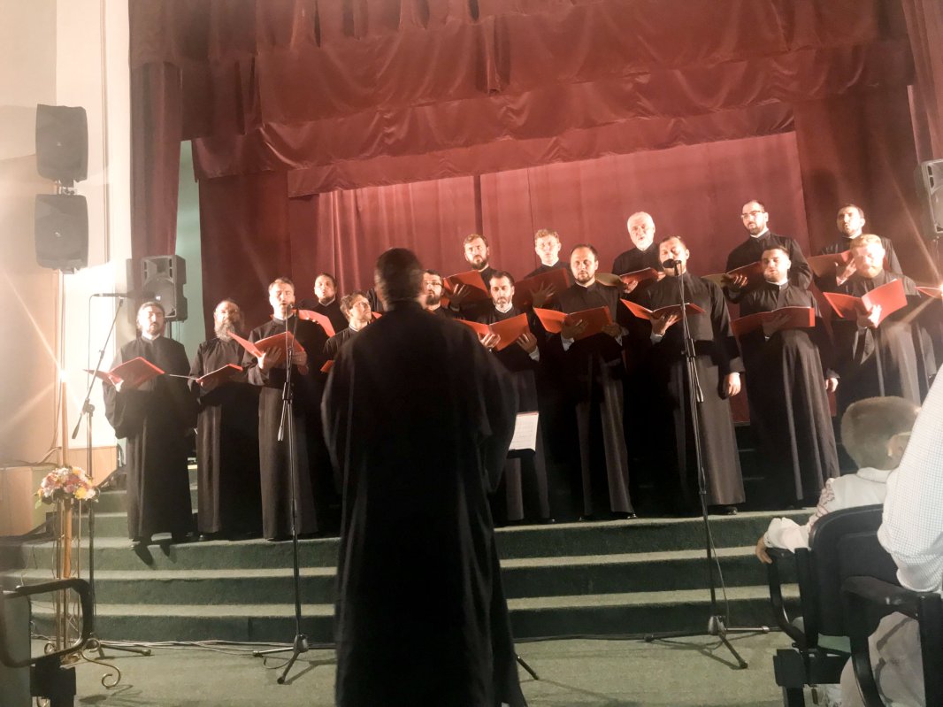 Concert pascal în Protopopiatul Vălenii de Munte 19769