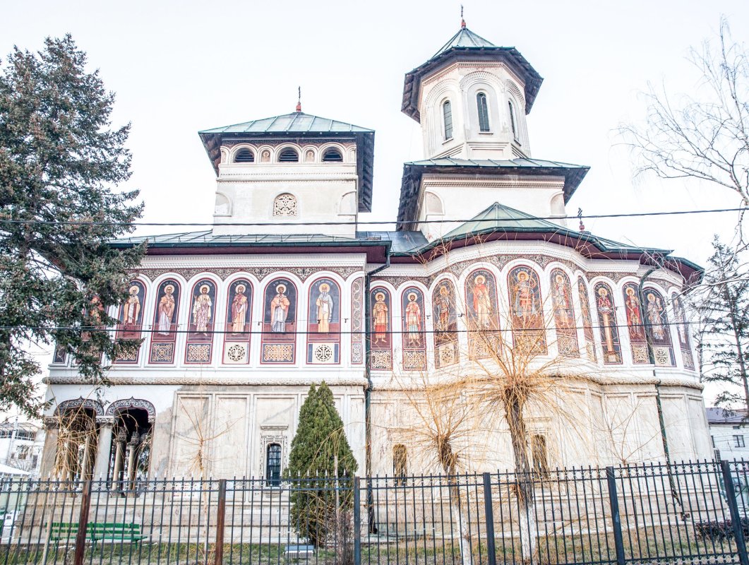 Două ctitorii istorice craiovene în zi de hram 19739