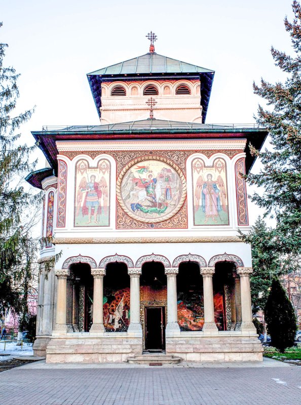 Două ctitorii istorice craiovene în zi de hram 19740