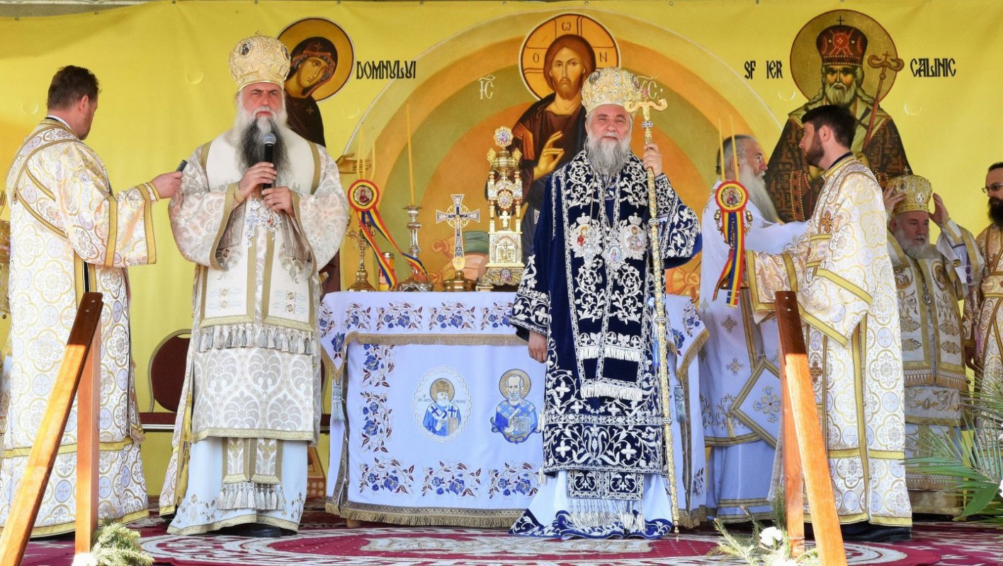 Slujbă arhierească la Catedrala Arhiepiscopală din Râmnic 19663