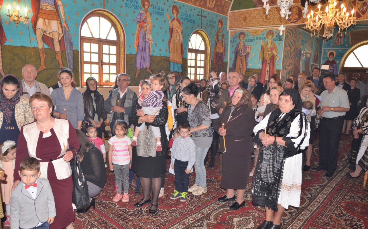 Slujiri arhierești în Duminica Mironosițelor 19652