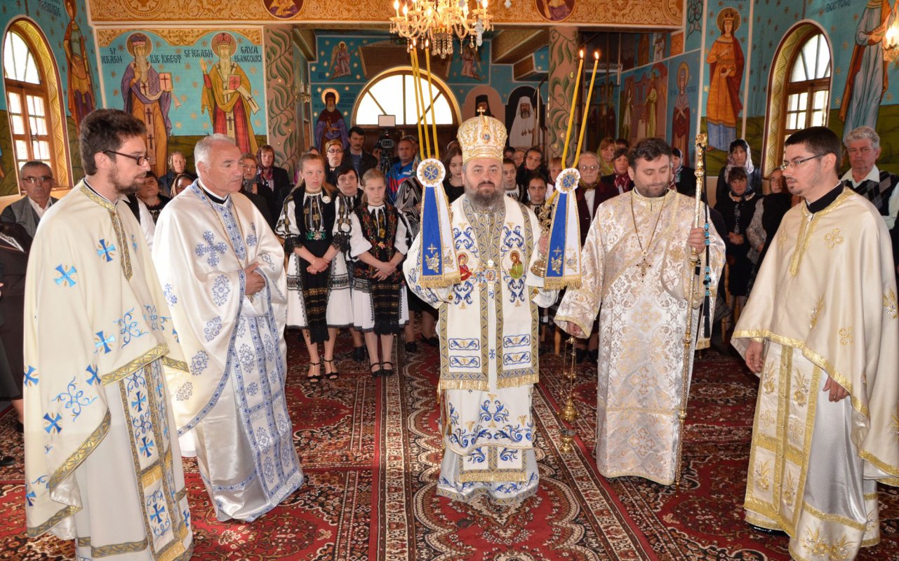 Slujiri arhierești în Duminica Mironosițelor 19653