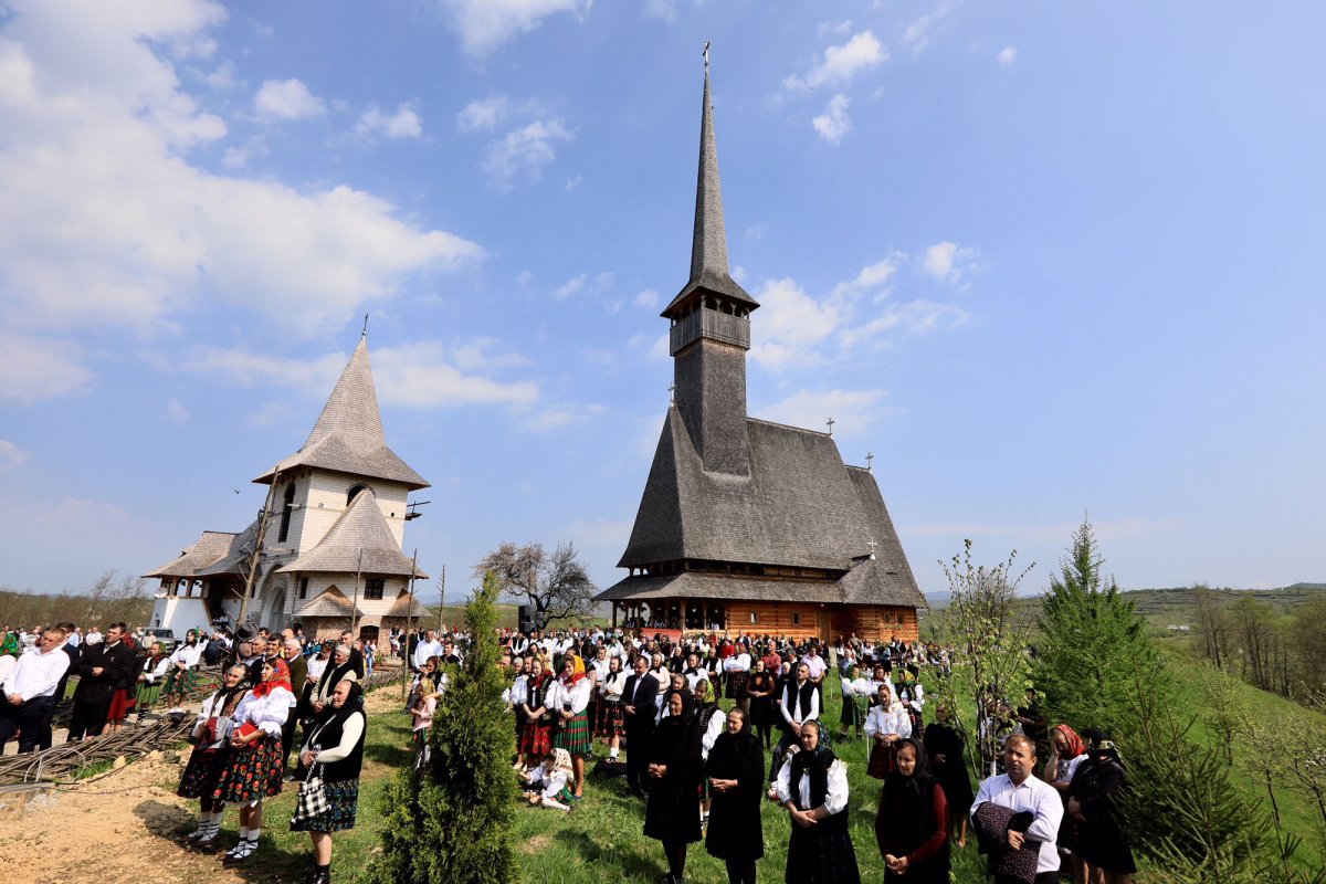 Slujiri arhierești în Duminica Mironosițelor 19655