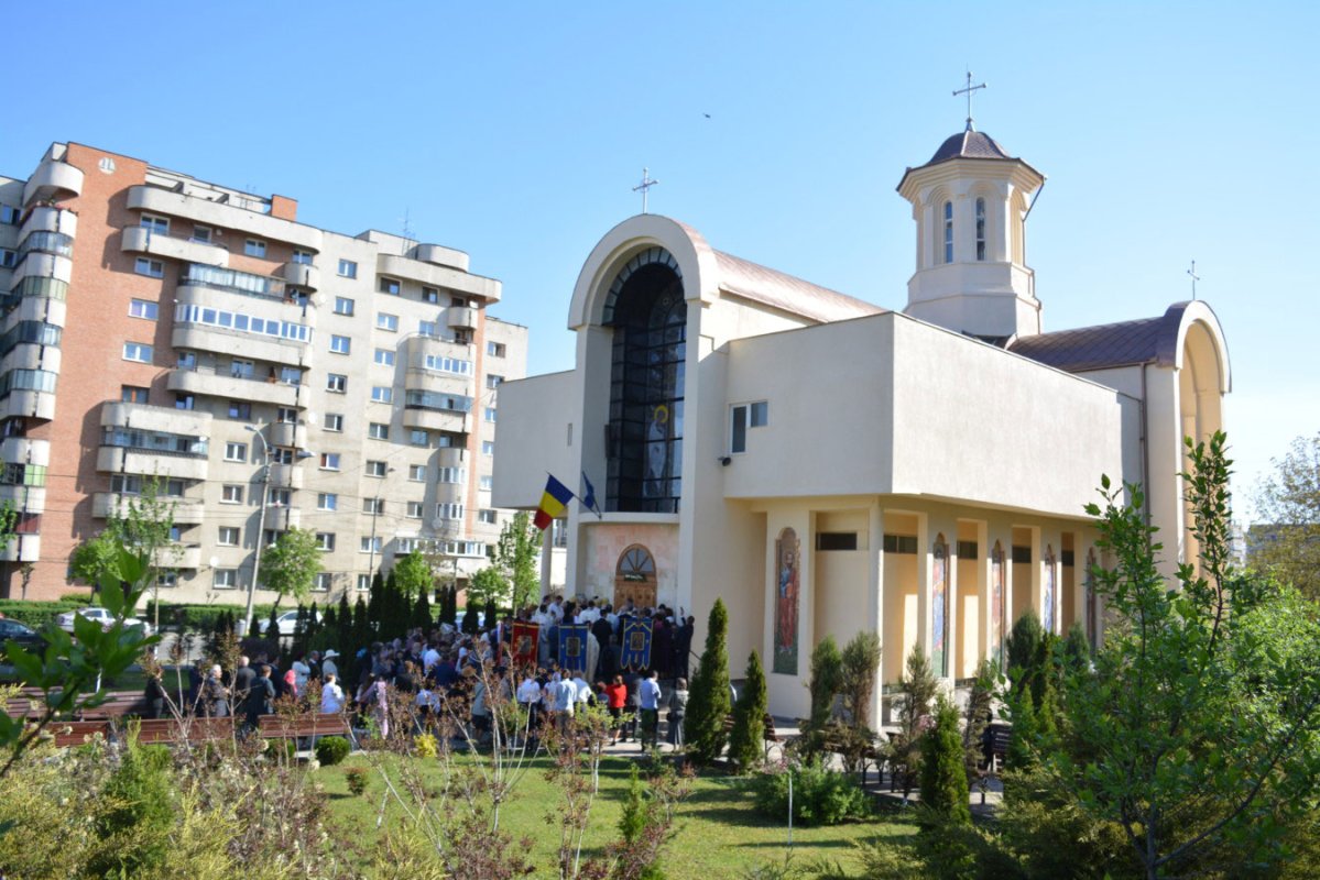 Slujiri arhierești în Duminica Mironosițelor 19656