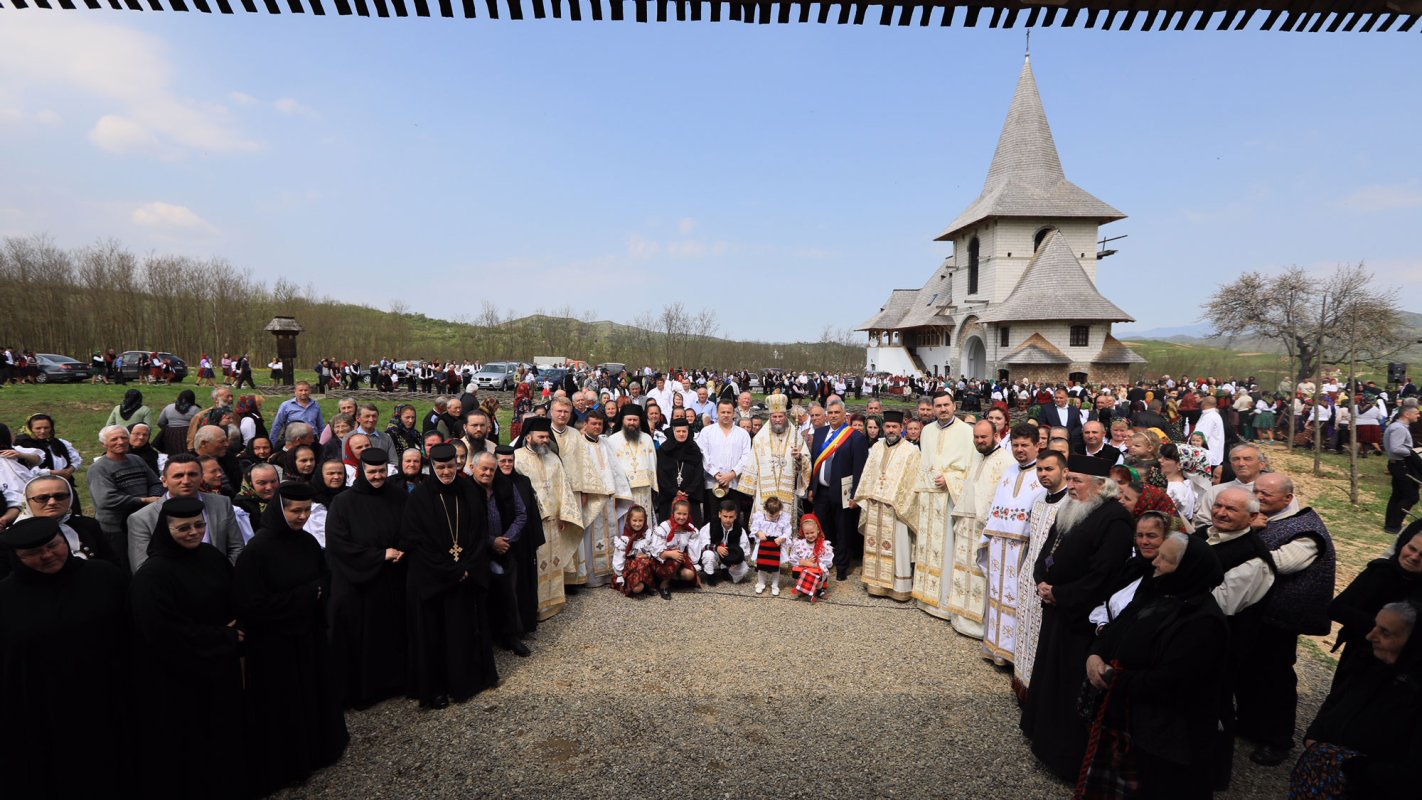 Slujiri arhierești în Duminica Mironosițelor 19660