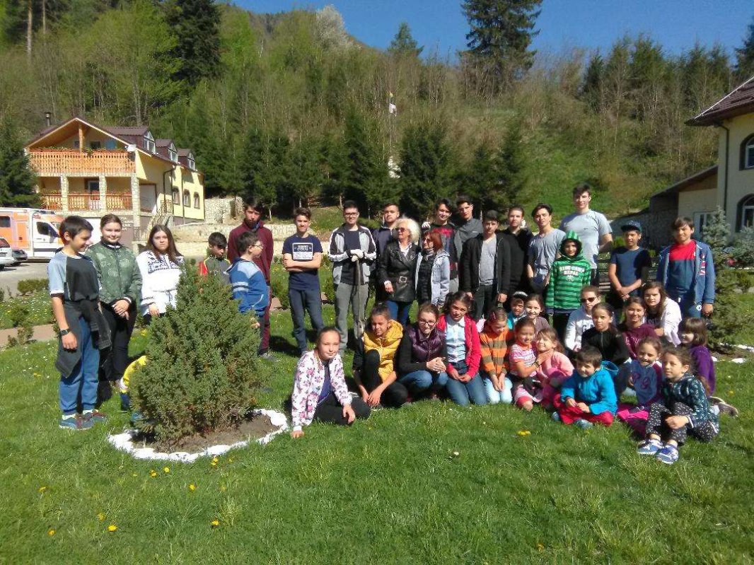 Ziua Internaţională a Pământului, marcată la Hârja 19650