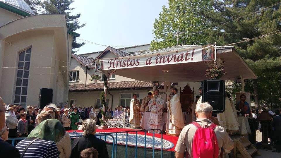 Liturghie arhierească la Parohia „Sfântul Gheorghe“ din Bacău 19554