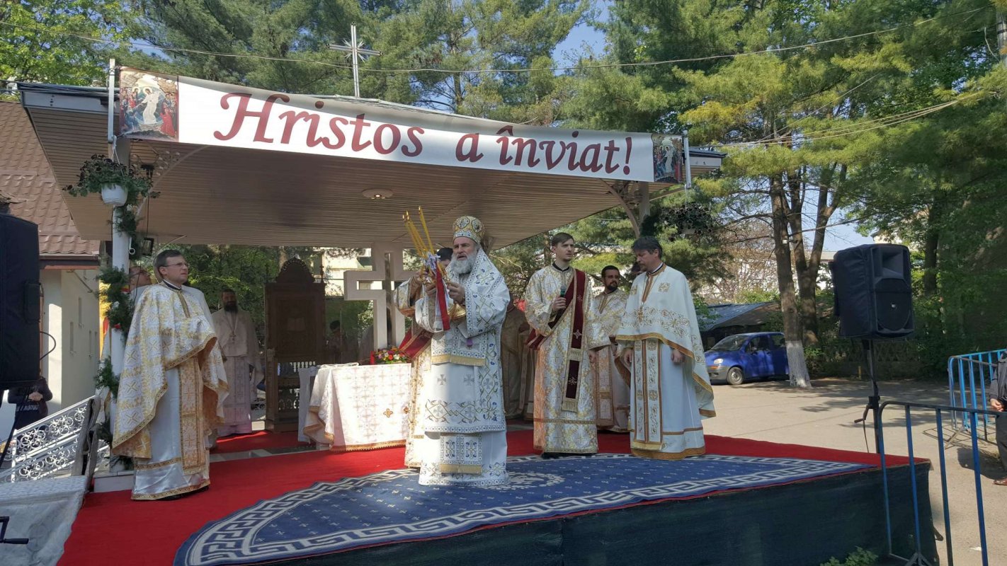 Liturghie arhierească la Parohia „Sfântul Gheorghe“ din Bacău 19555