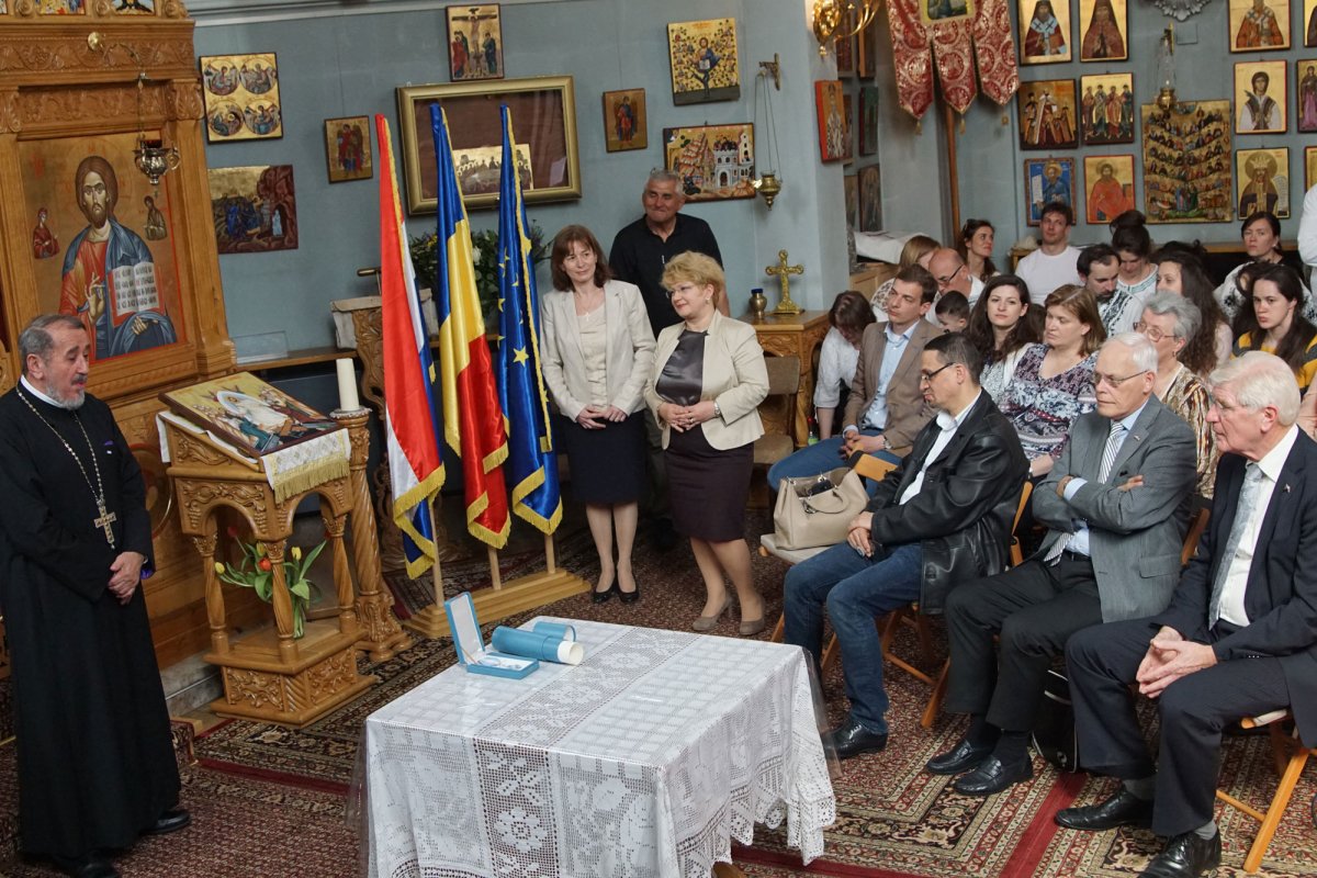 Ordinul Național „Serviciul Credincios” în grad de Cavaler pentru preotul Ioan Dură 19615