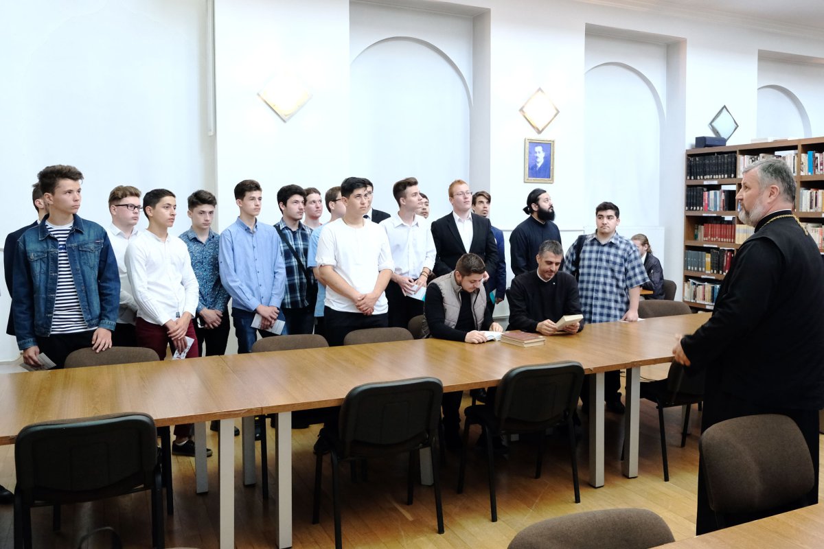 Vizită la Facultatea „Justinian Patriarhul” 19527