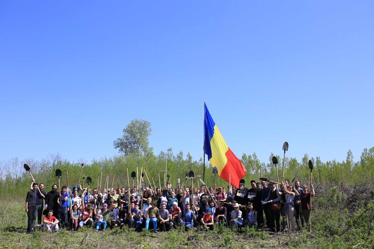 Voluntarii ATOR, ASCOR şi Pro Vita Iaşi, implicaţi într-o acţiune de împădurire la Prisăcani 19470