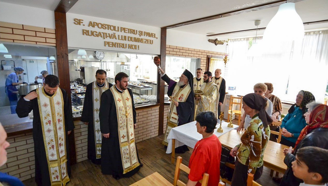 Inaugurarea cantinei sociale a Arhiepiscopiei Târgoviștei 19445