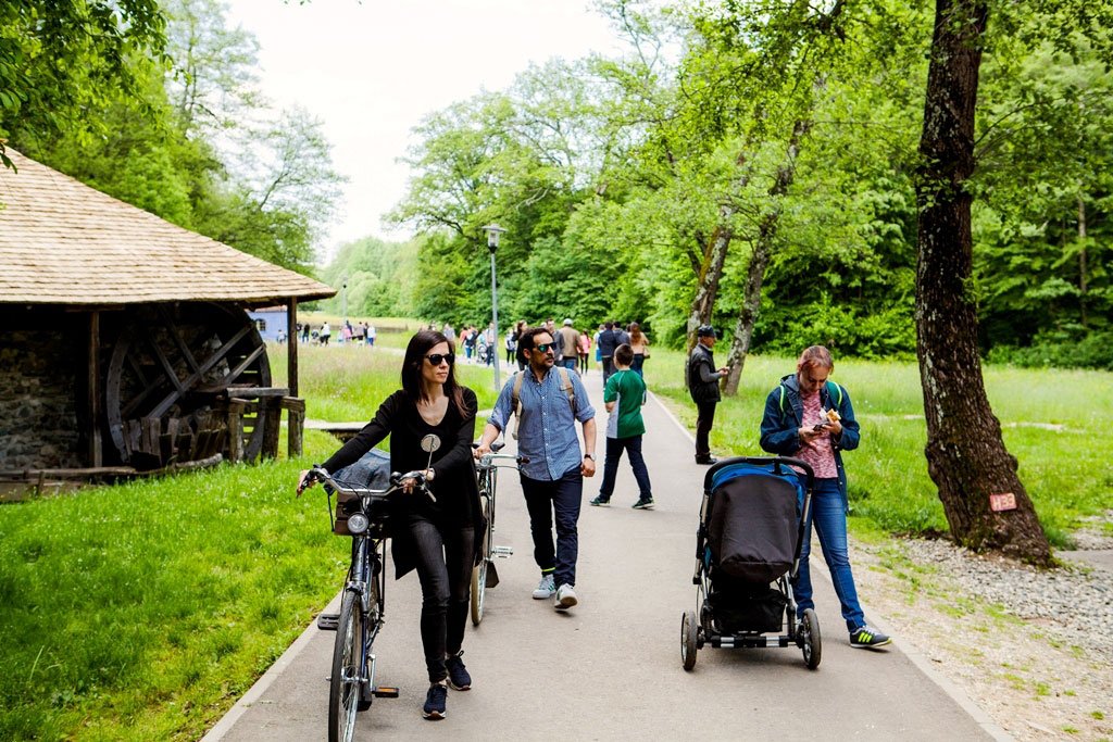 Ateliere interactive şi produse tradiţionale la Muzeul în aer liber din Dumbrava Sibiului 19291