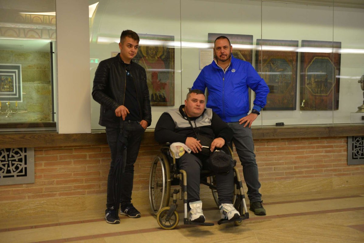 Episcopia Ortodoxă Română a Italiei a donat la Iaşi cărucioare persoanelor cu dizabilităţi 19199