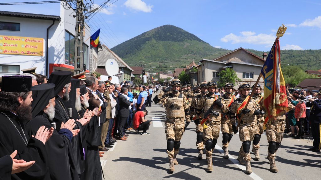 Slujiri arhierești în Duminica a 4-a după Sfintele Paști 19212