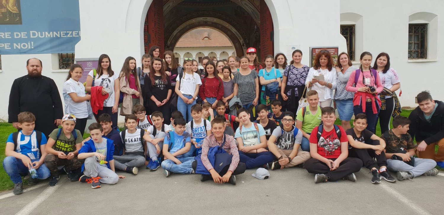 Activități cu tinerii de la Biserica „Sfântul Nicoale” din Cisnădie 19135